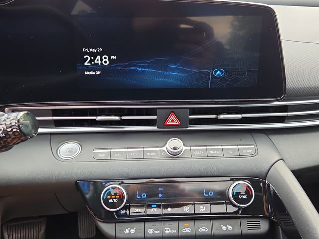 Used 2025 Hyundai Elantra Limited FWD image 21