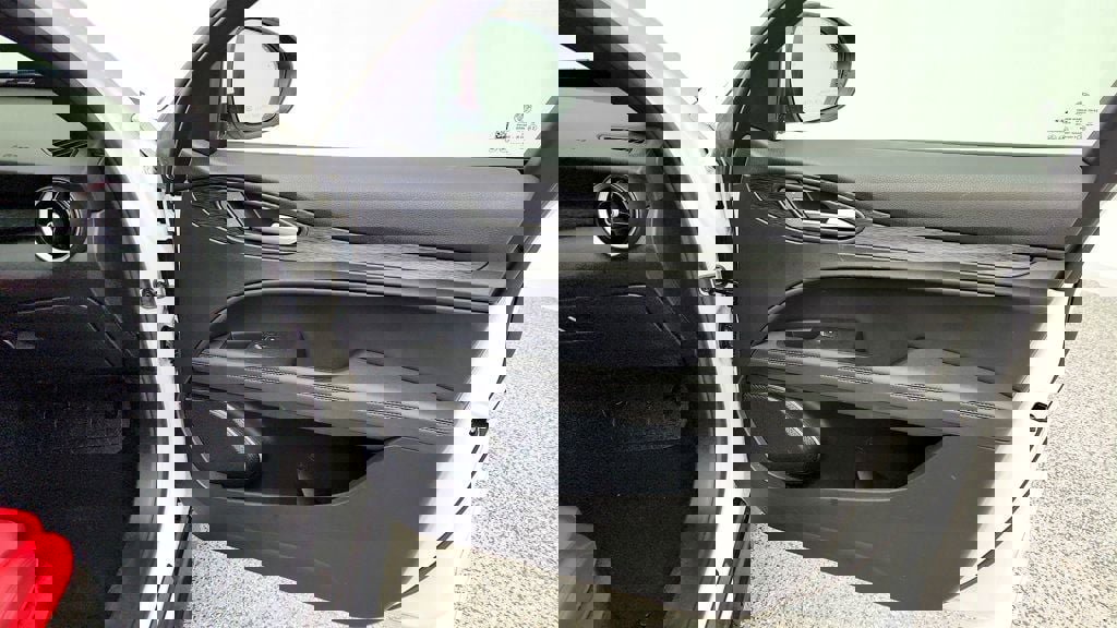 Used 2023 Alfa Romeo Stelvio Sprint image 27