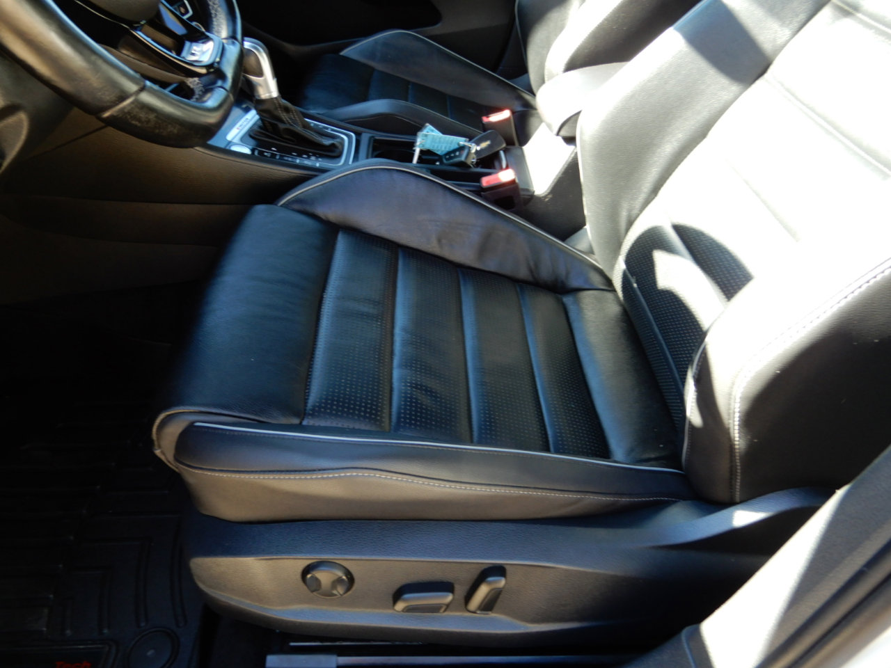 Used 2019 Volkswagen Golf R 4-Door image 12