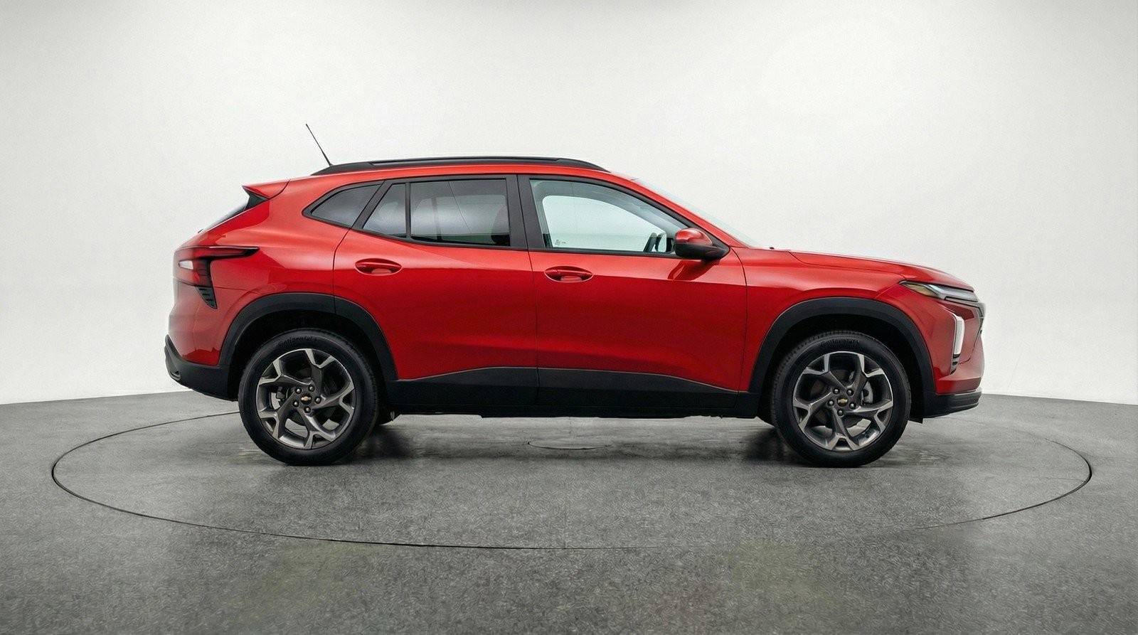Used 2025 Chevrolet Trax LT FWD image 11