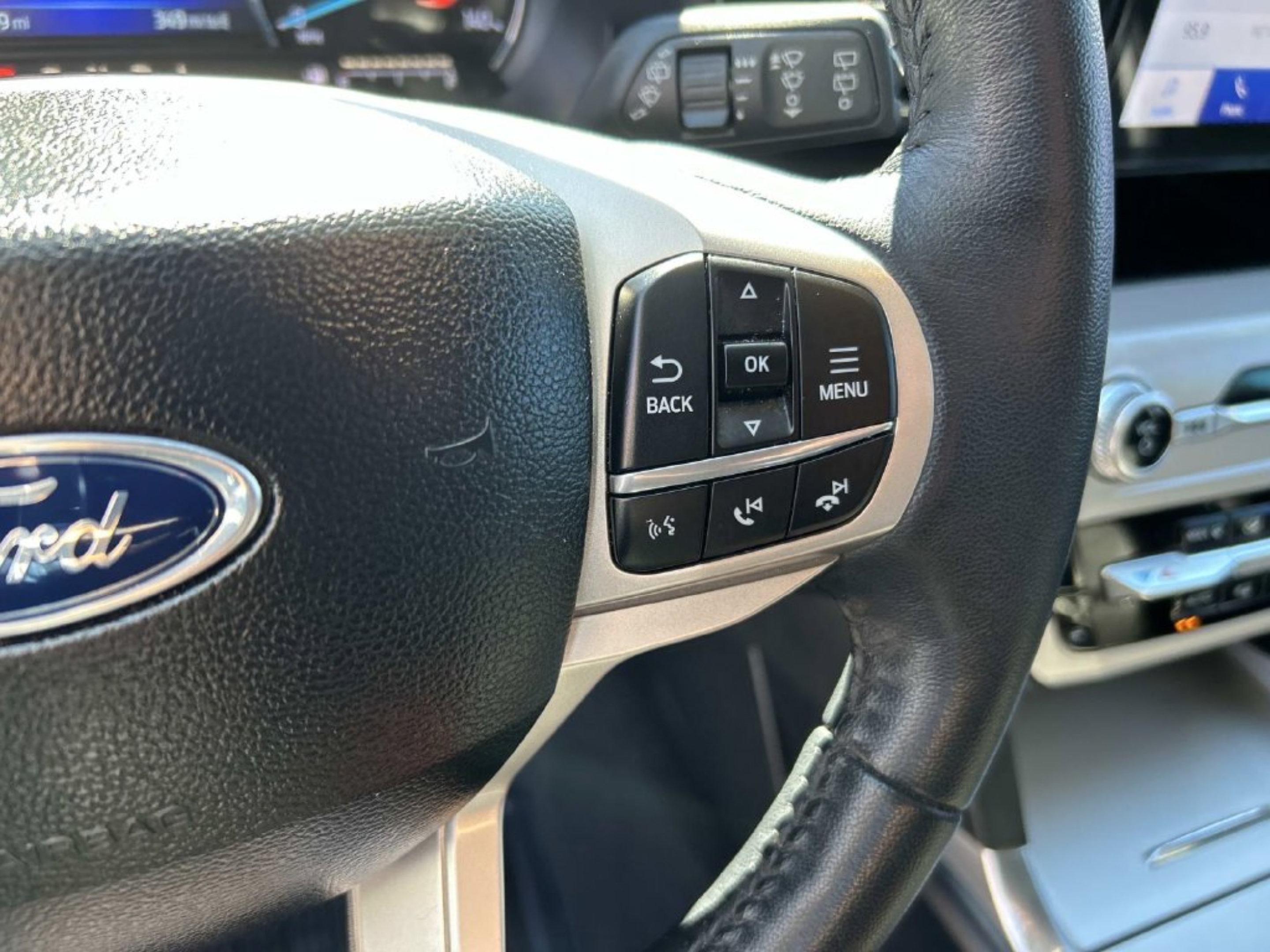 Used 2023 Ford Explorer XLT w/ Equipment Group 202A RWD image 28