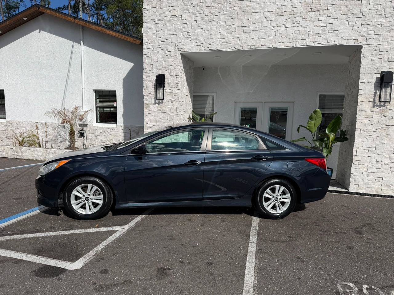 Used 2014 Hyundai Sonata GLS FWD image 2