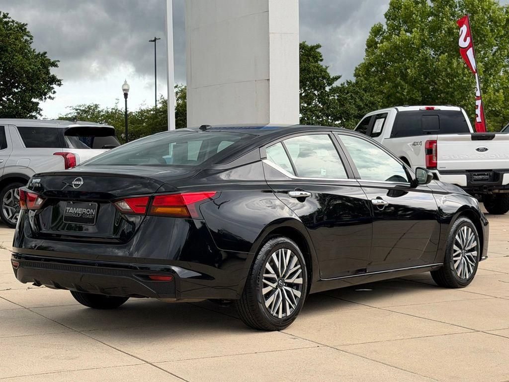 Used 2025 Nissan Altima 2.5 SV FWD image 7