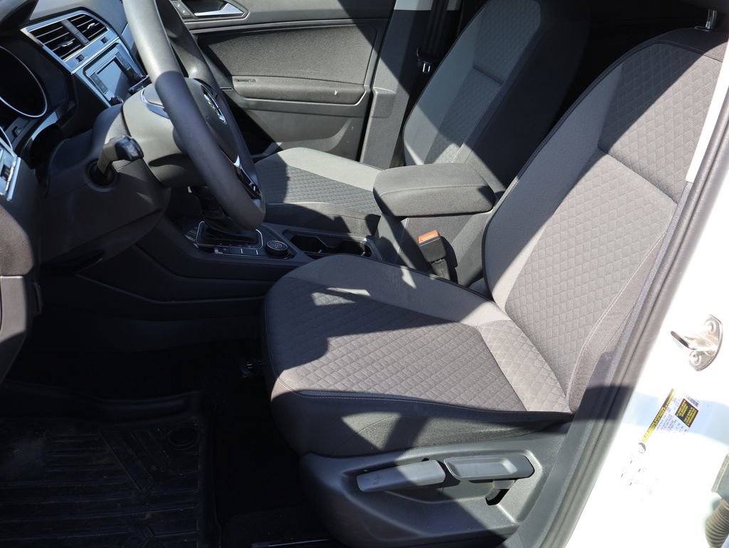 Used 2020 Volkswagen Tiguan S image 41