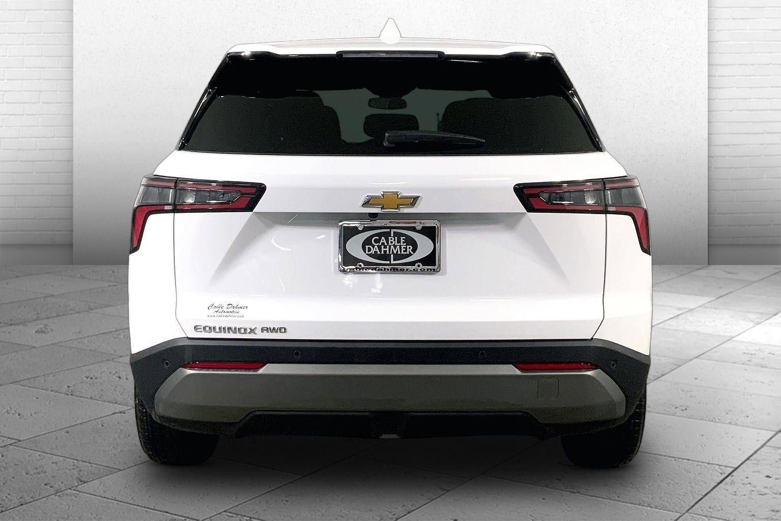 Used 2026 Chevrolet Equinox LT AWD/4WD image 3