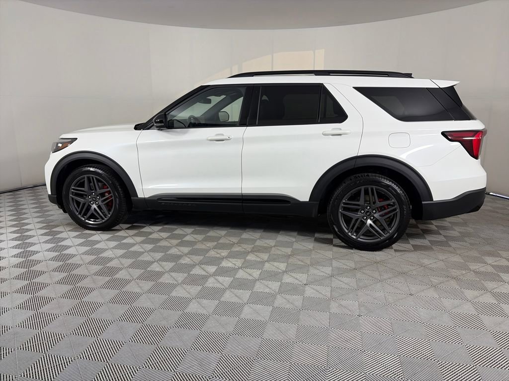 Certified 2025 Ford Explorer ST image 4