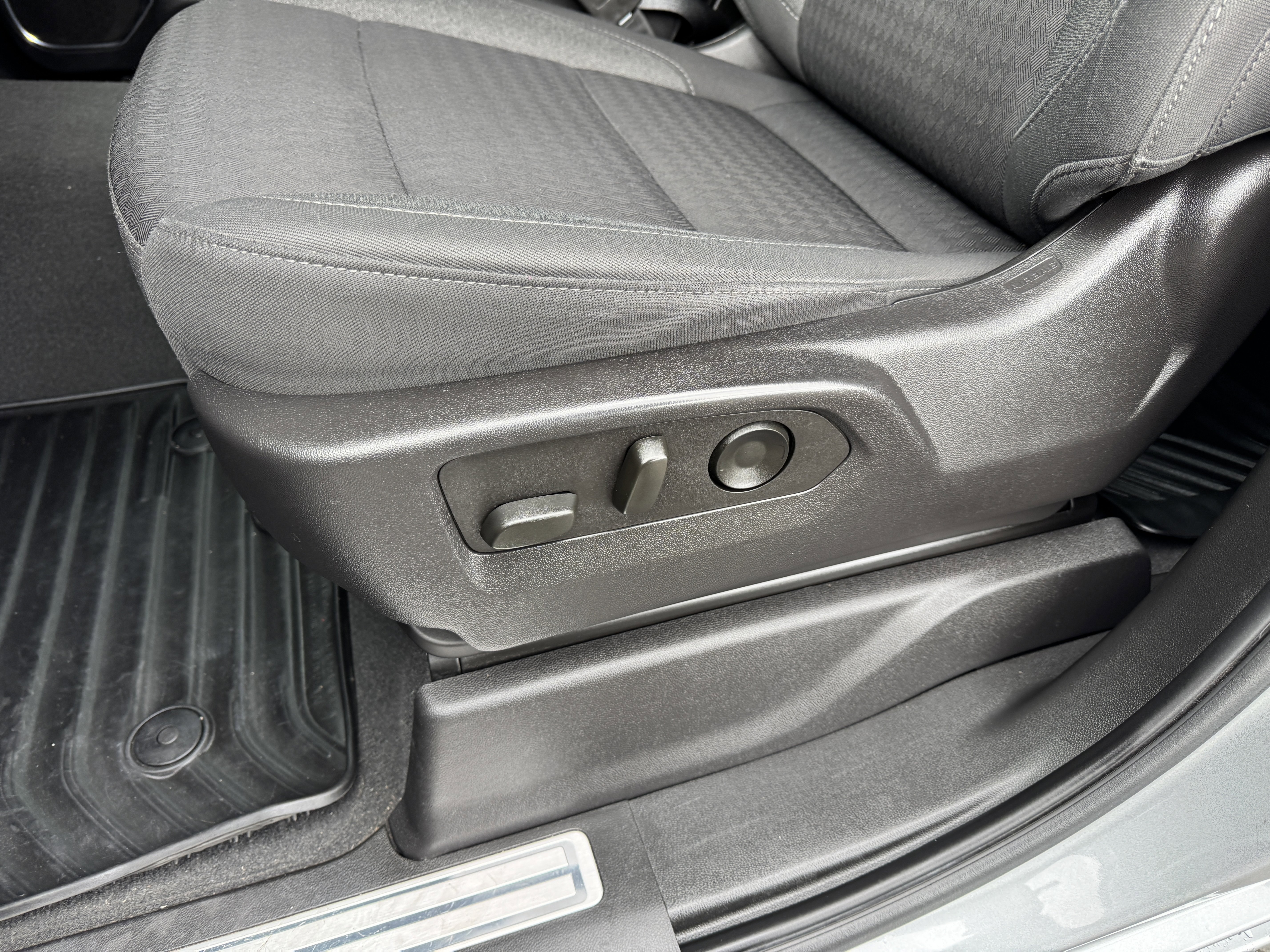 Used 2023 Chevrolet Silverado 1500 LT image 14