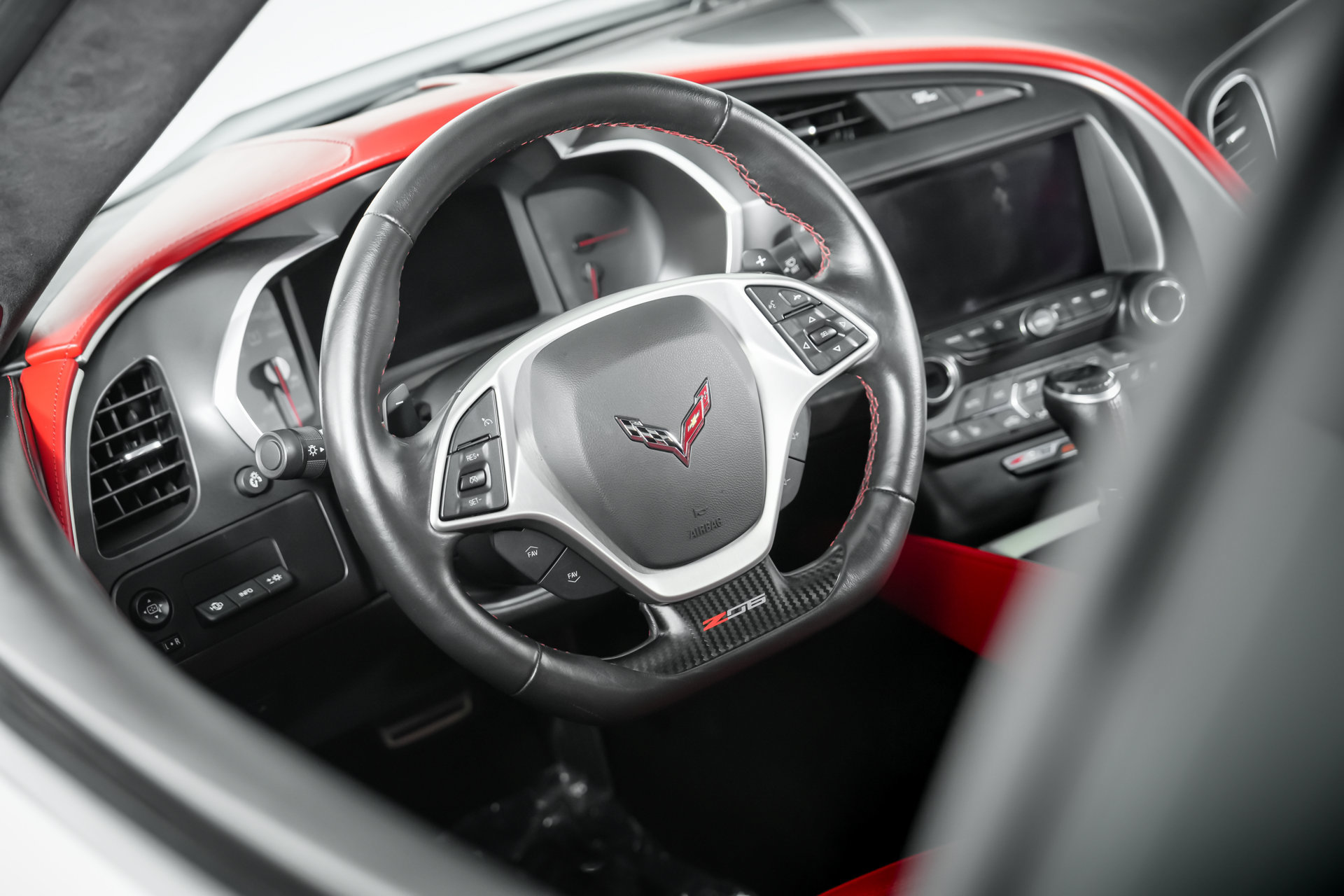Used 2015 Chevrolet Corvette Z06 w/ 3LZ Preferred Equipment Group RWD image 26