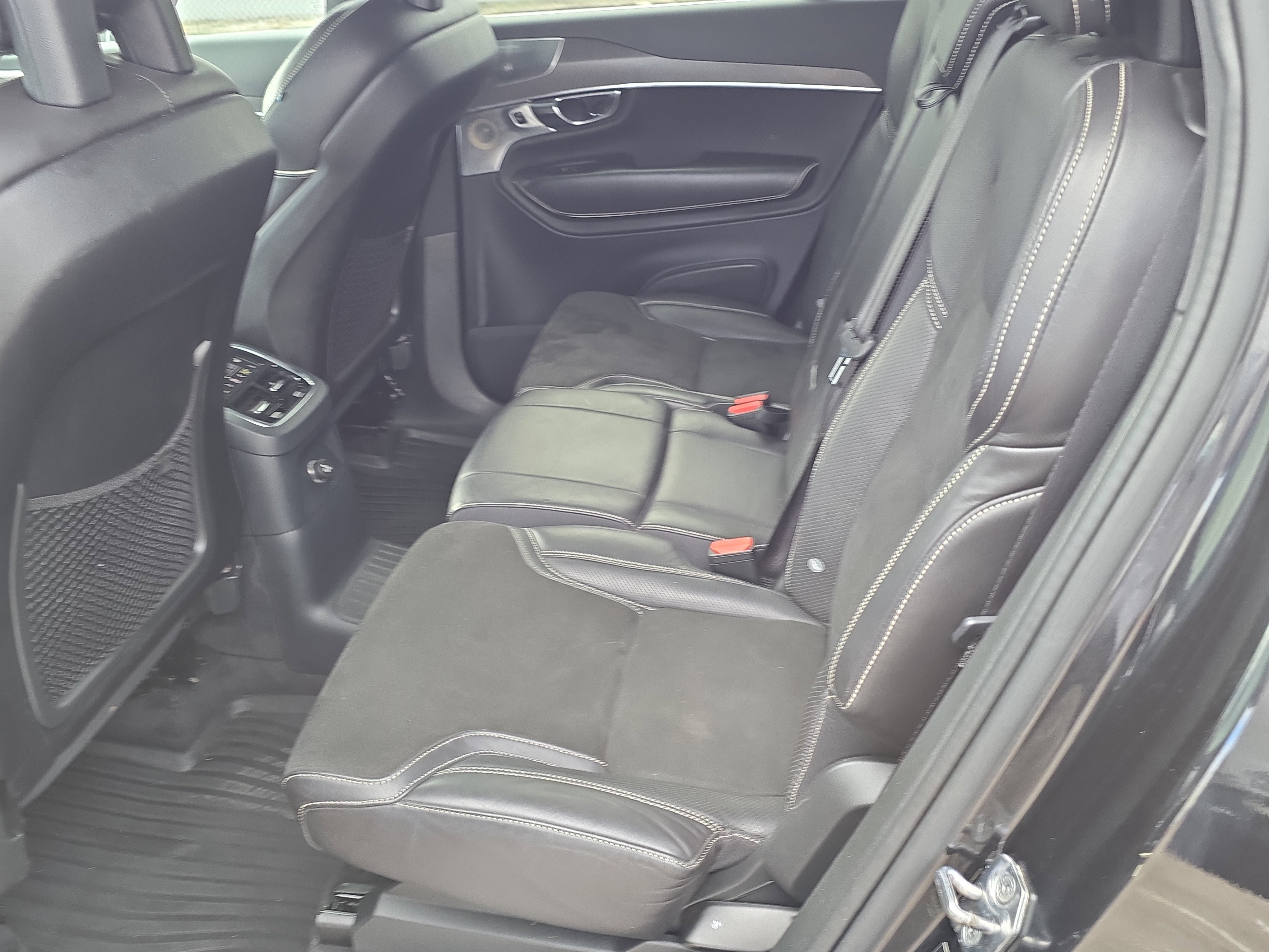 Used 2016 Volvo XC90 T8 R-Design w/ Vision Package image 16