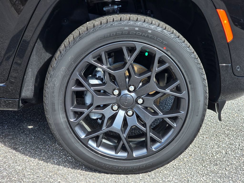 New 2025 Jeep Grand Cherokee Summit image 17