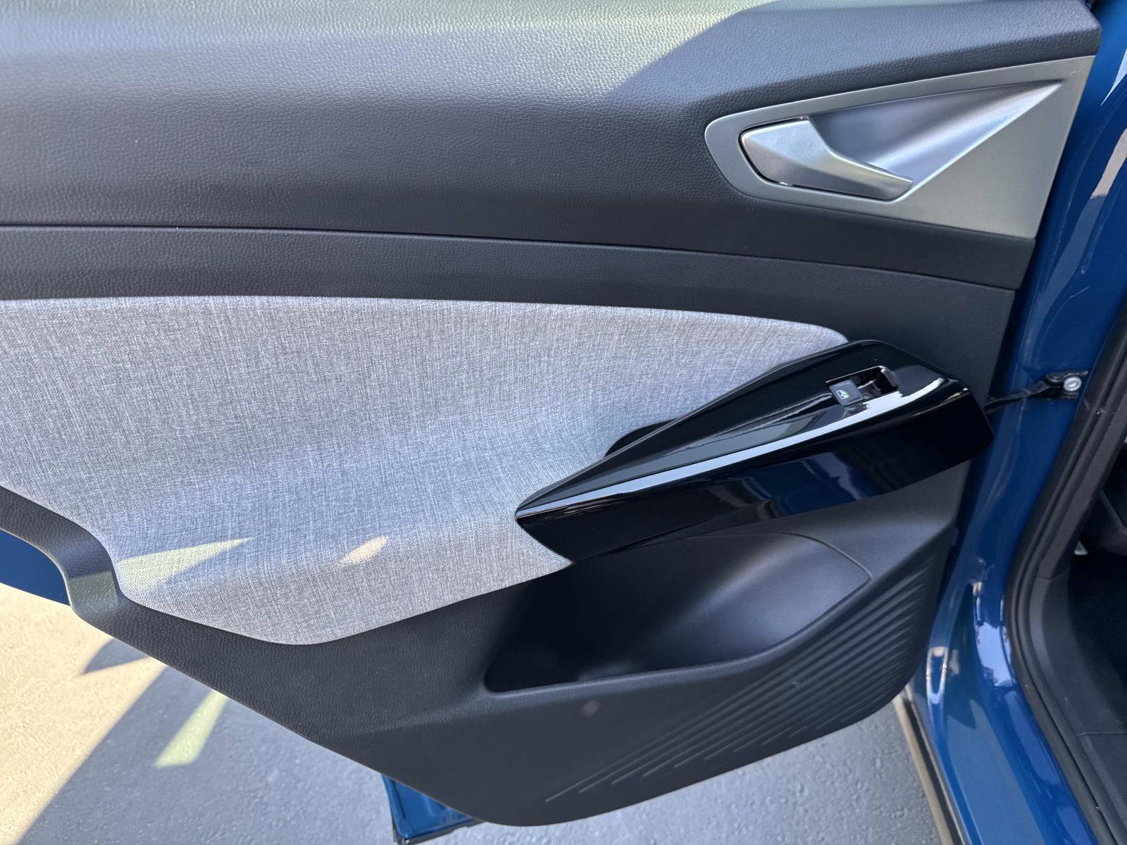 Certified 2025 Volkswagen ID.4 Pro image 9