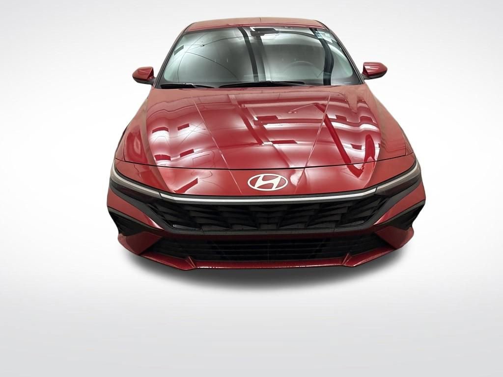 Used 2024 Hyundai Elantra SEL image 2