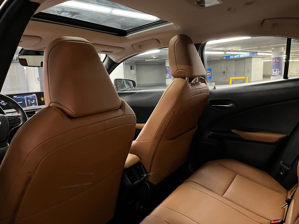 Used 2019 Lexus UX 250h w/ Premium Package image 22