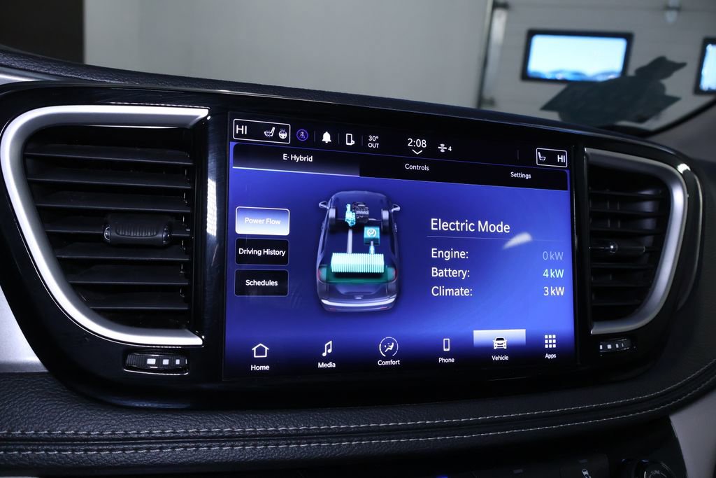 Used 2023 Chrysler Pacifica Touring-L image 32