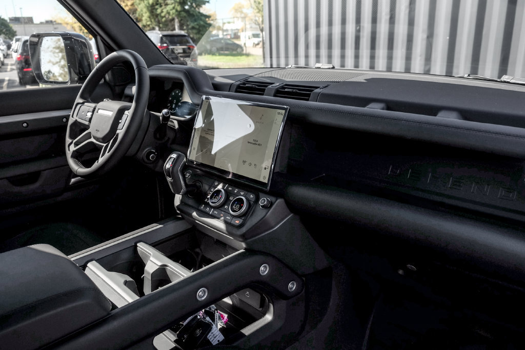 New 2026 Land Rover Defender 110 X-Dynamic SE AWD/4WD image 21