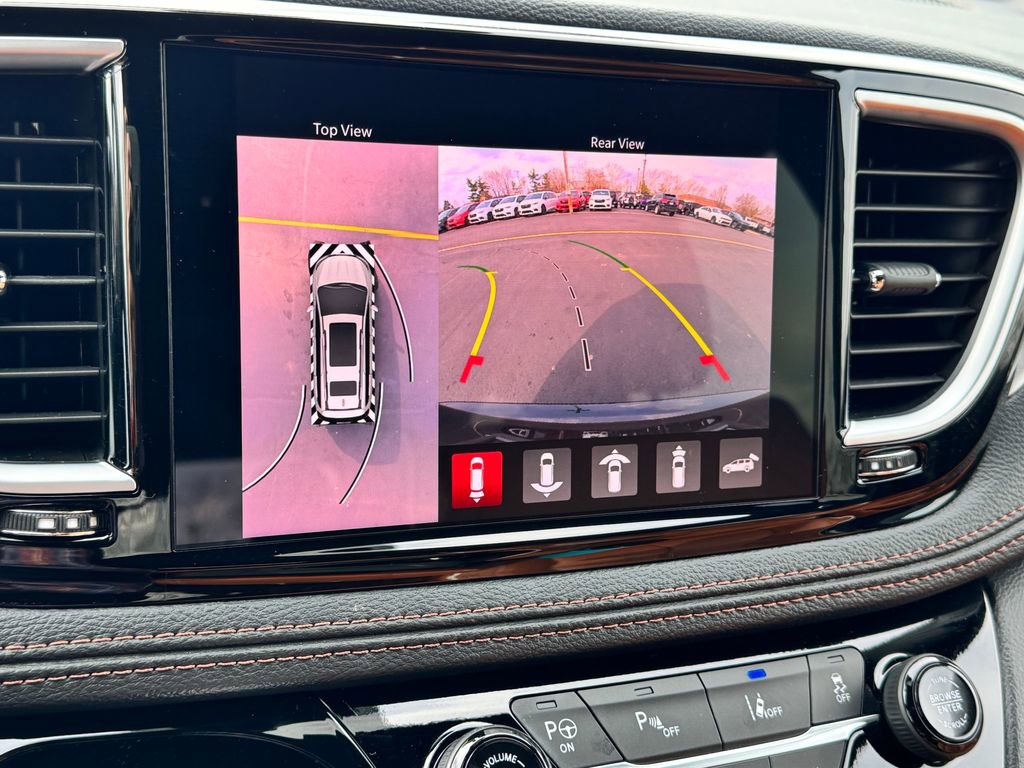 Used 2024 Chrysler Pacifica Pinnacle image 36