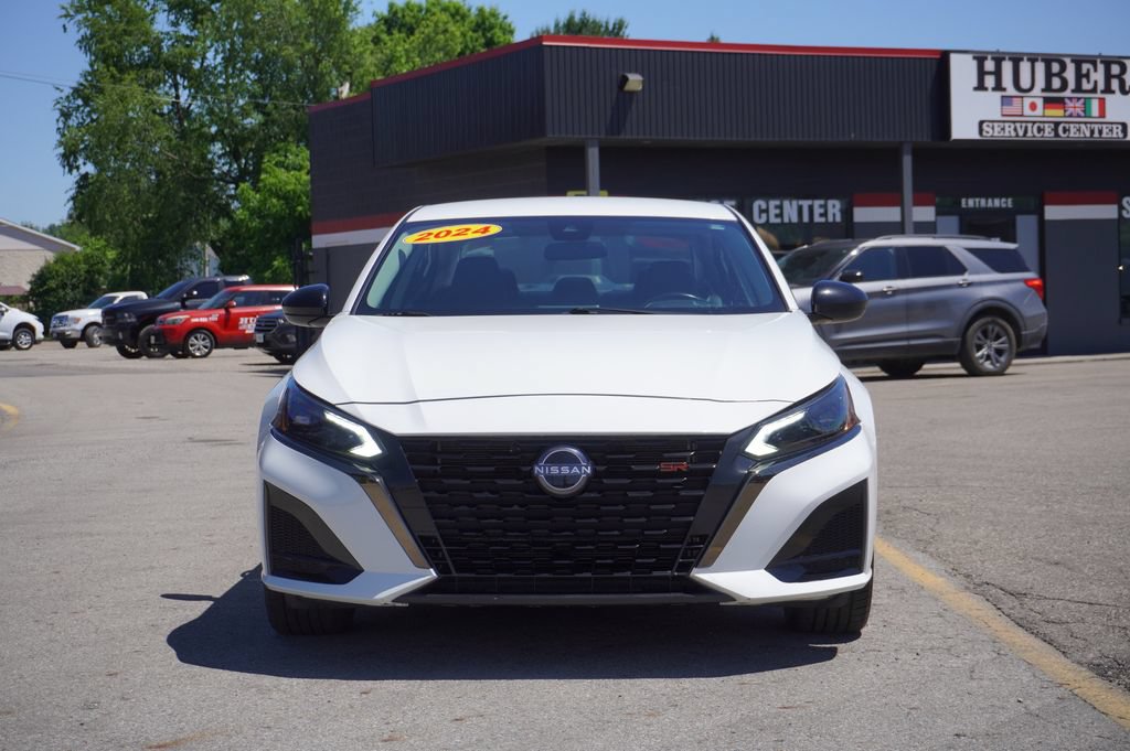 Used 2024 Nissan Altima 2.5 SR FWD image 2