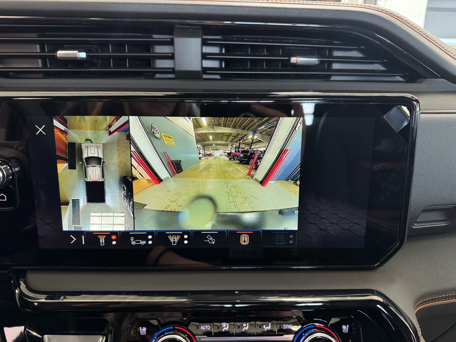 New 2026 GMC Sierra 2500 AT4 w/ AT4 Premium Plus Package image 29