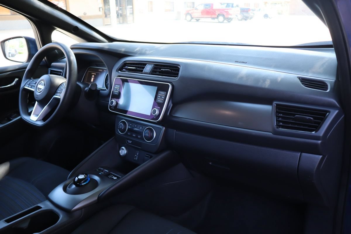 Used 2025 Nissan Leaf S FWD image 17