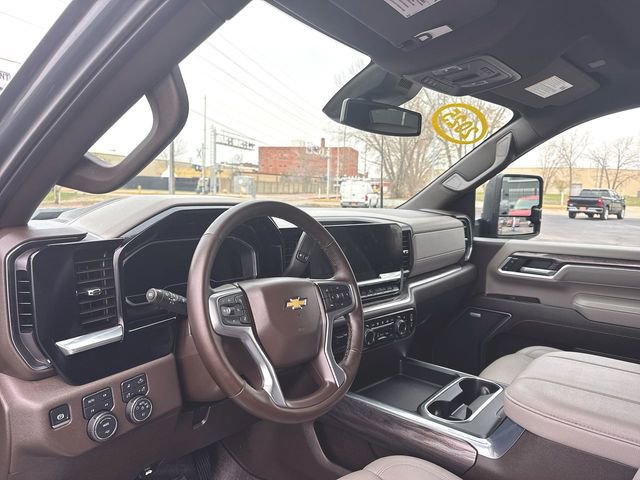 Used 2025 Chevrolet Silverado 2500 LTZ w/ LTZ Plus Package image 10