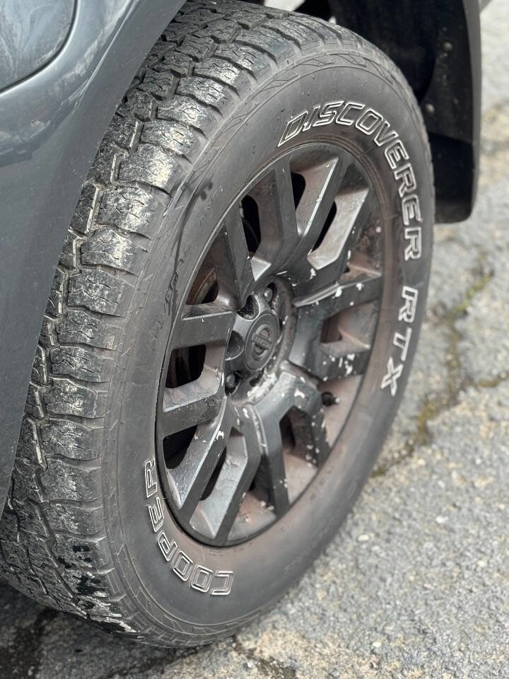 Used 2011 Nissan Frontier SL w/ Moonroof Pkg image 18