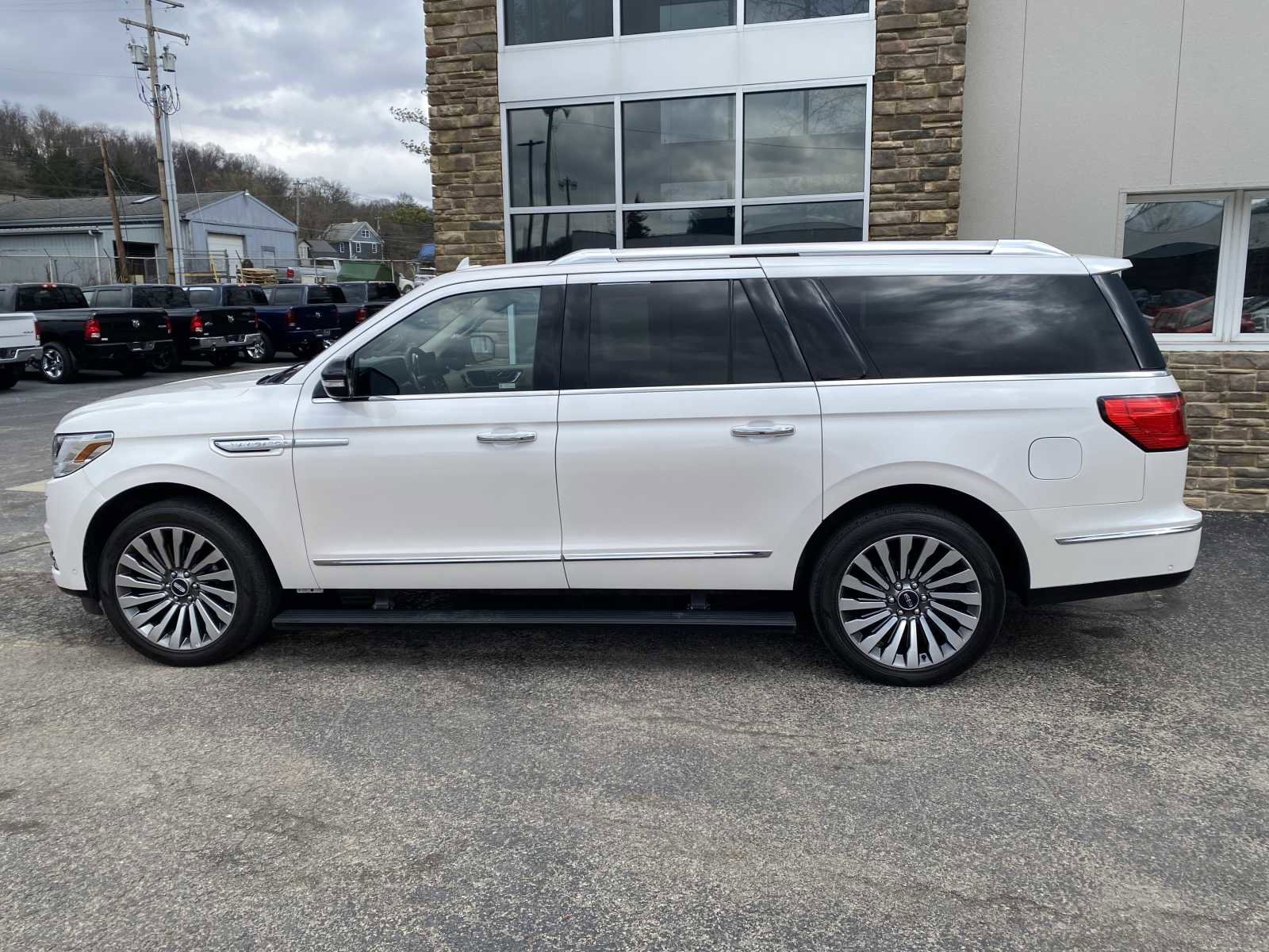 Used 2018 Lincoln Navigator L Reserve w/ Technology Package image 16