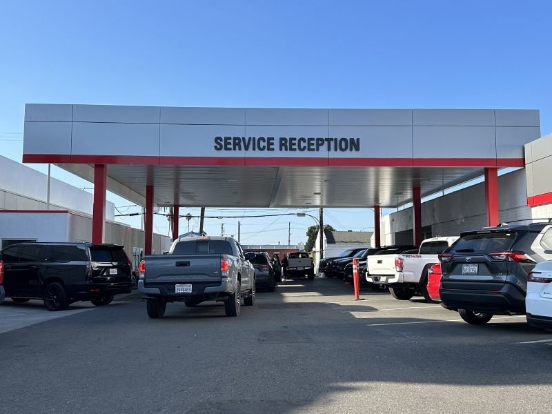 Used 2023 Toyota Tundra Limited w/ TRD Off-Road Package image 9