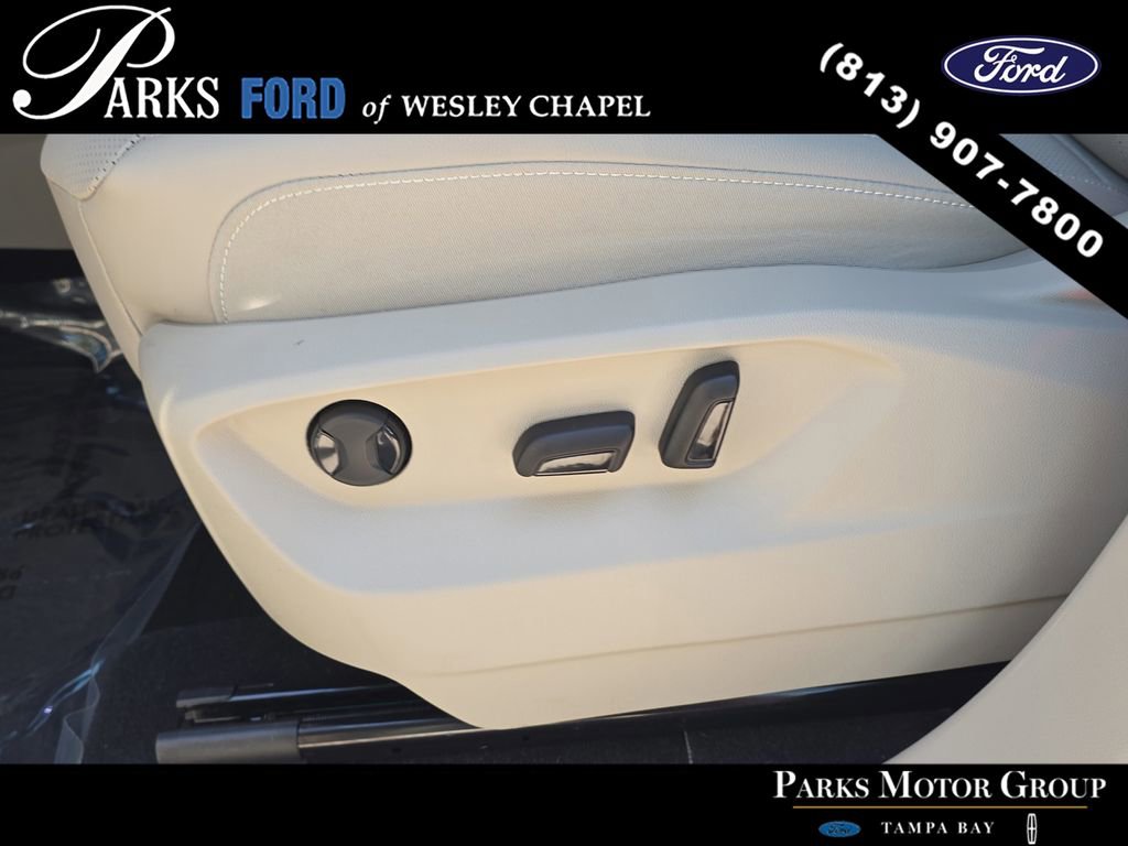 Used 2025 Volkswagen Atlas SE FWD image 19