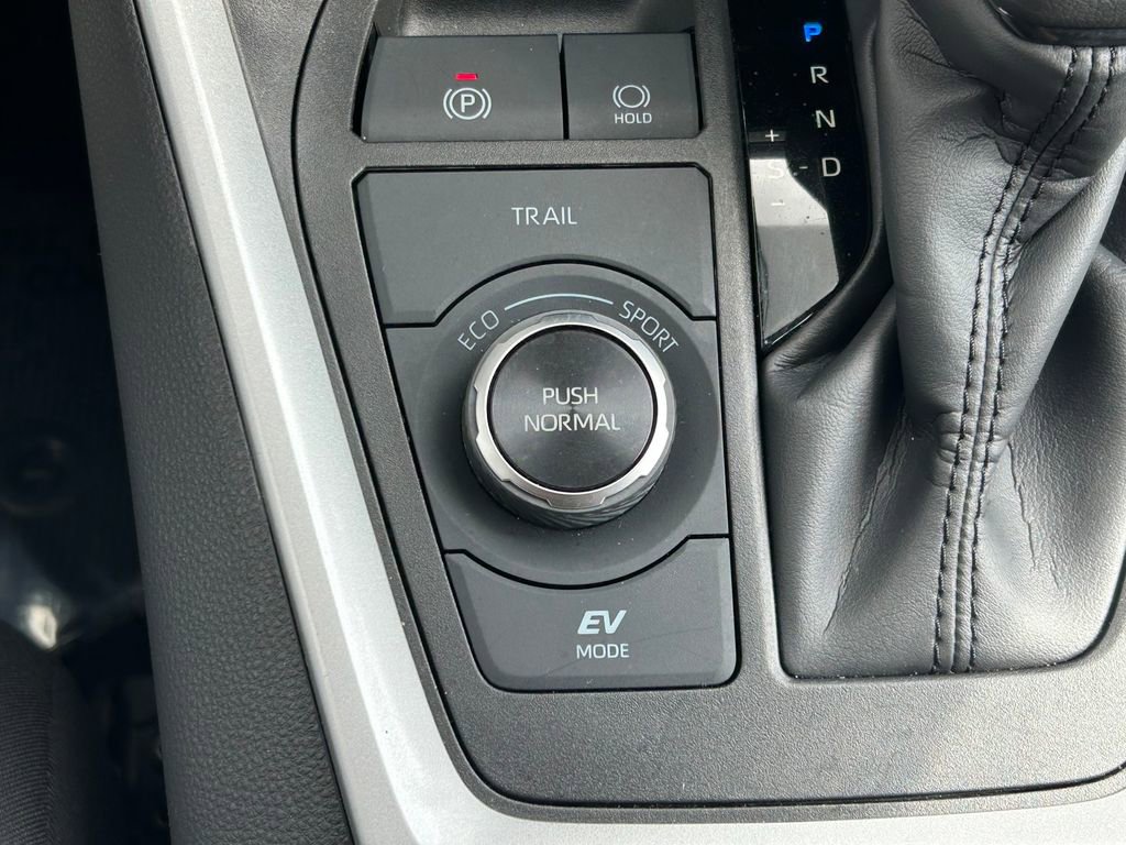 Used 2024 Toyota RAV4 LE AWD/4WD image 26