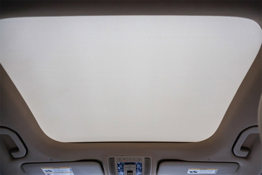 Used 2022 Mercedes-Benz EQB 300 4MATIC image 16