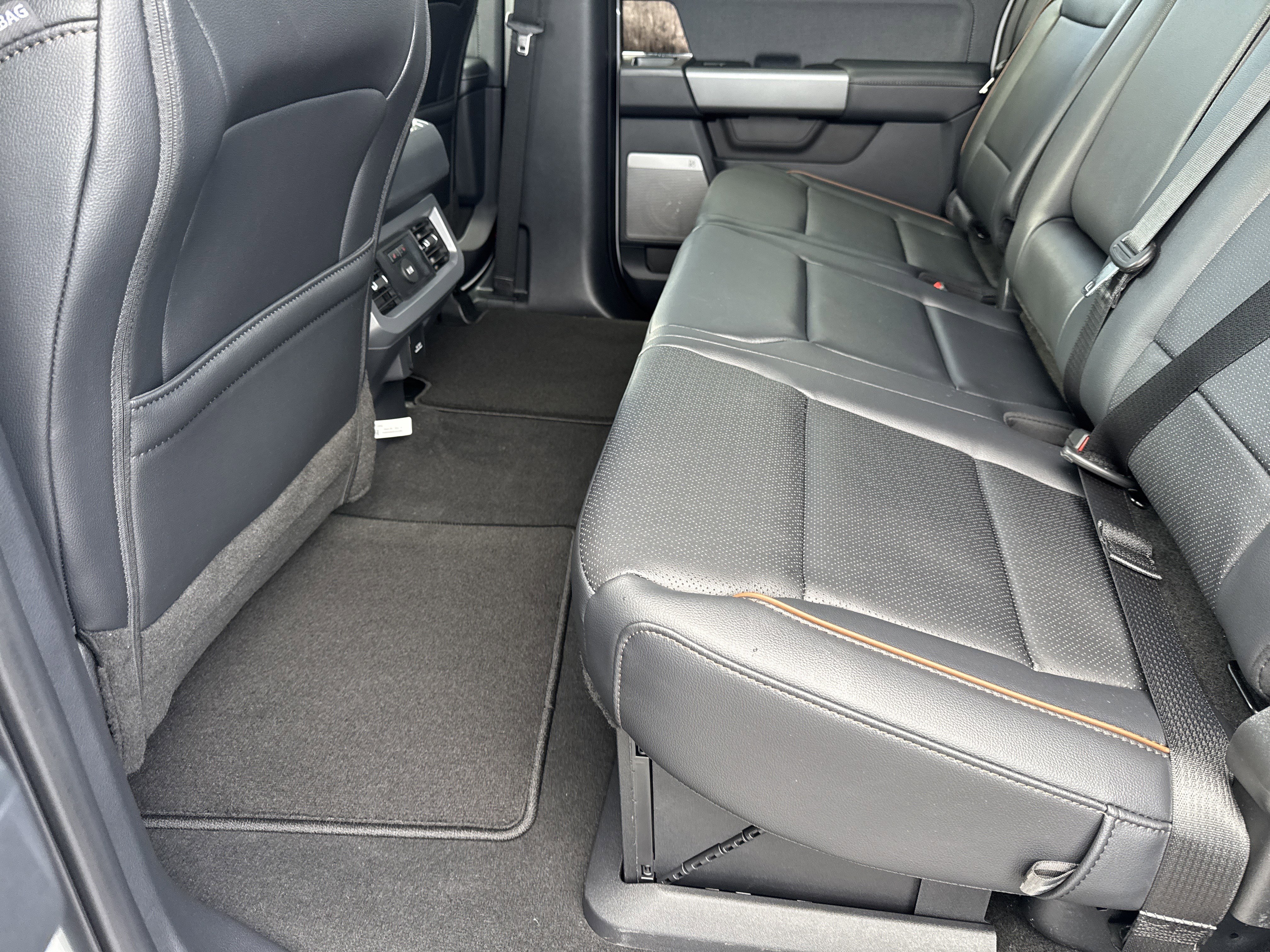 New 2026 Ford F250 Lariat w/ Black Appearance Package image 20