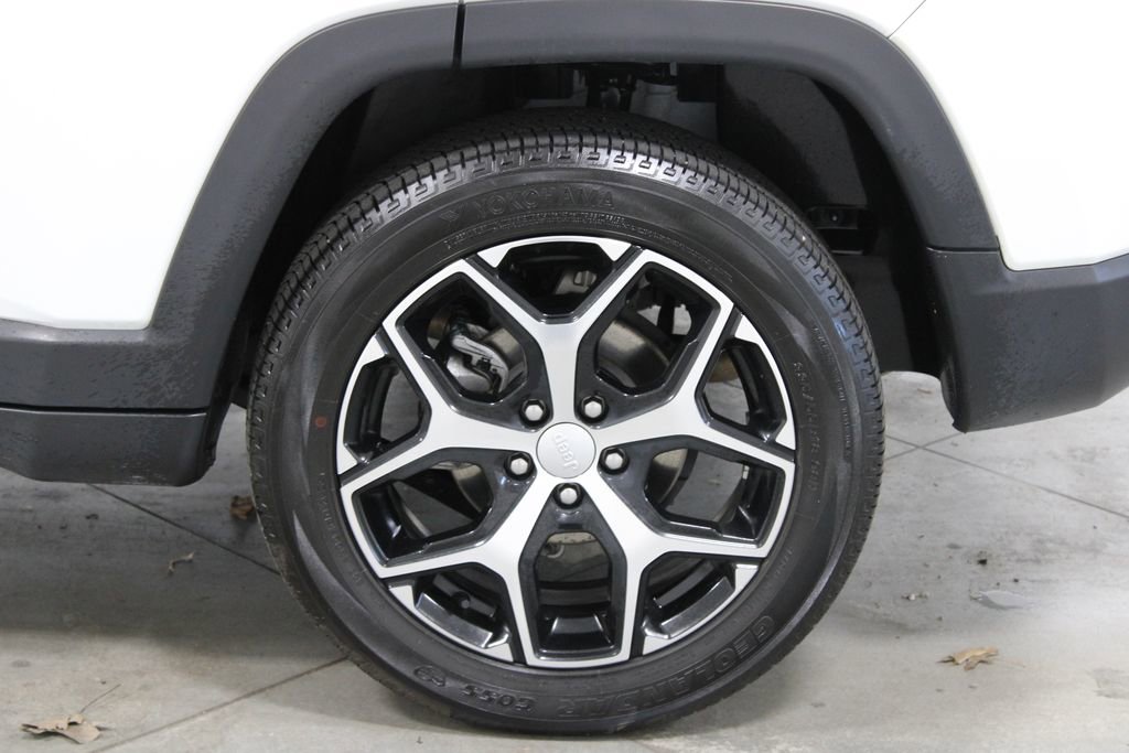 Used 2024 Jeep Compass Latitude image 15