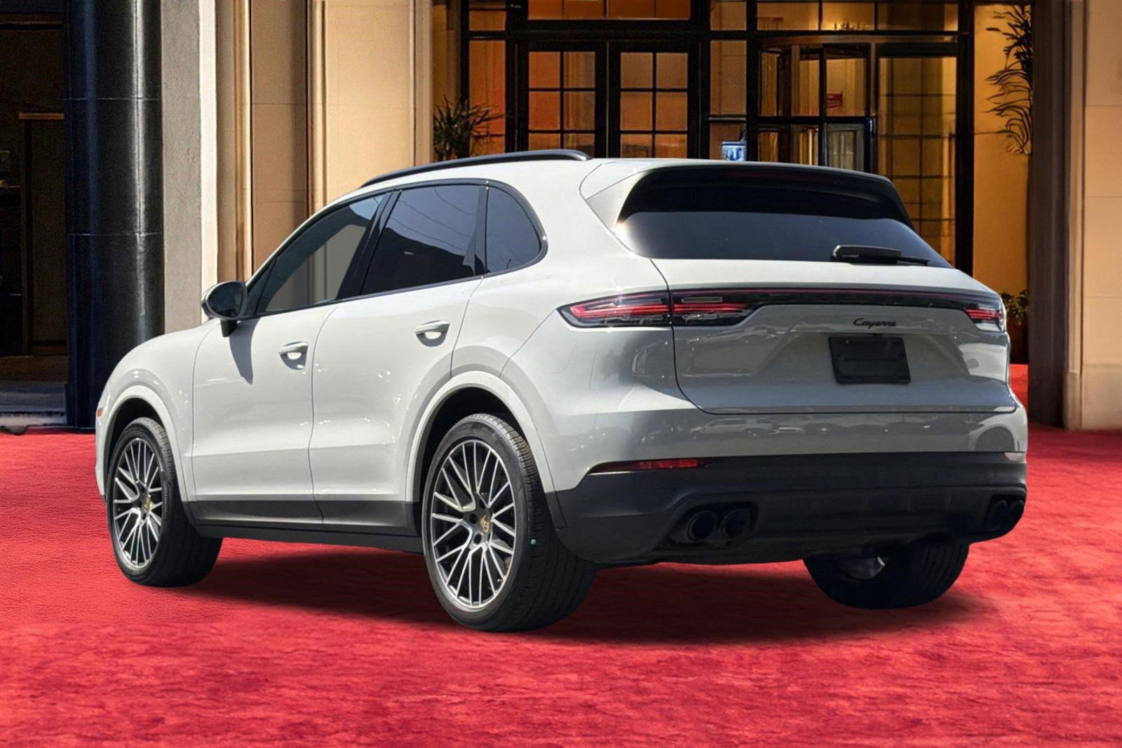 Used 2023 Porsche Cayenne Platinum Edition image 3