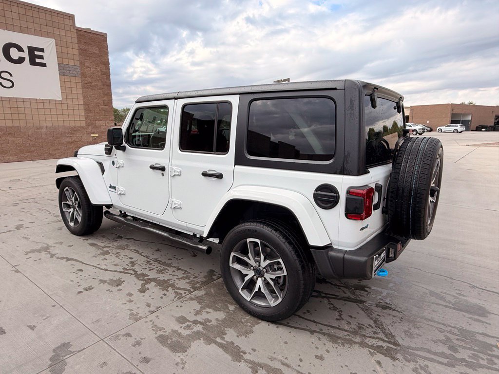 Used 2024 Jeep Wrangler Unlimited w/ Convenience Group AWD/4WD image 10