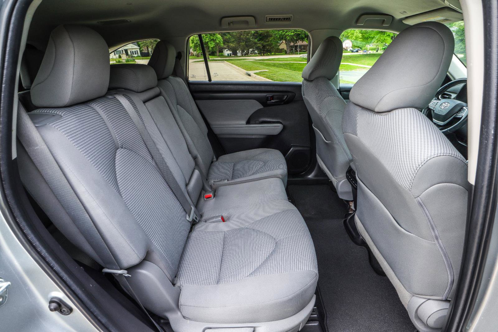 Used 2022 Toyota Highlander LE AWD/4WD image 38