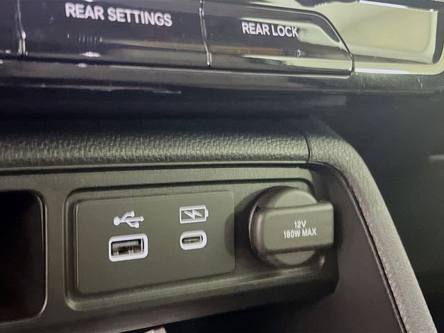 Used 2025 Honda Pilot Touring image 14
