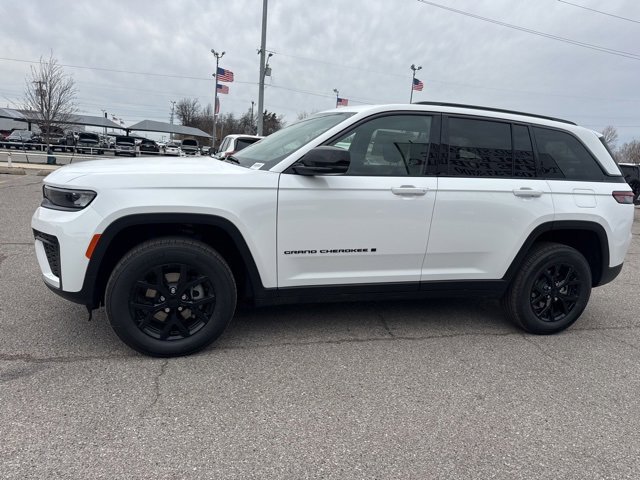 New 2026 Jeep Grand Cherokee Altitude image 3