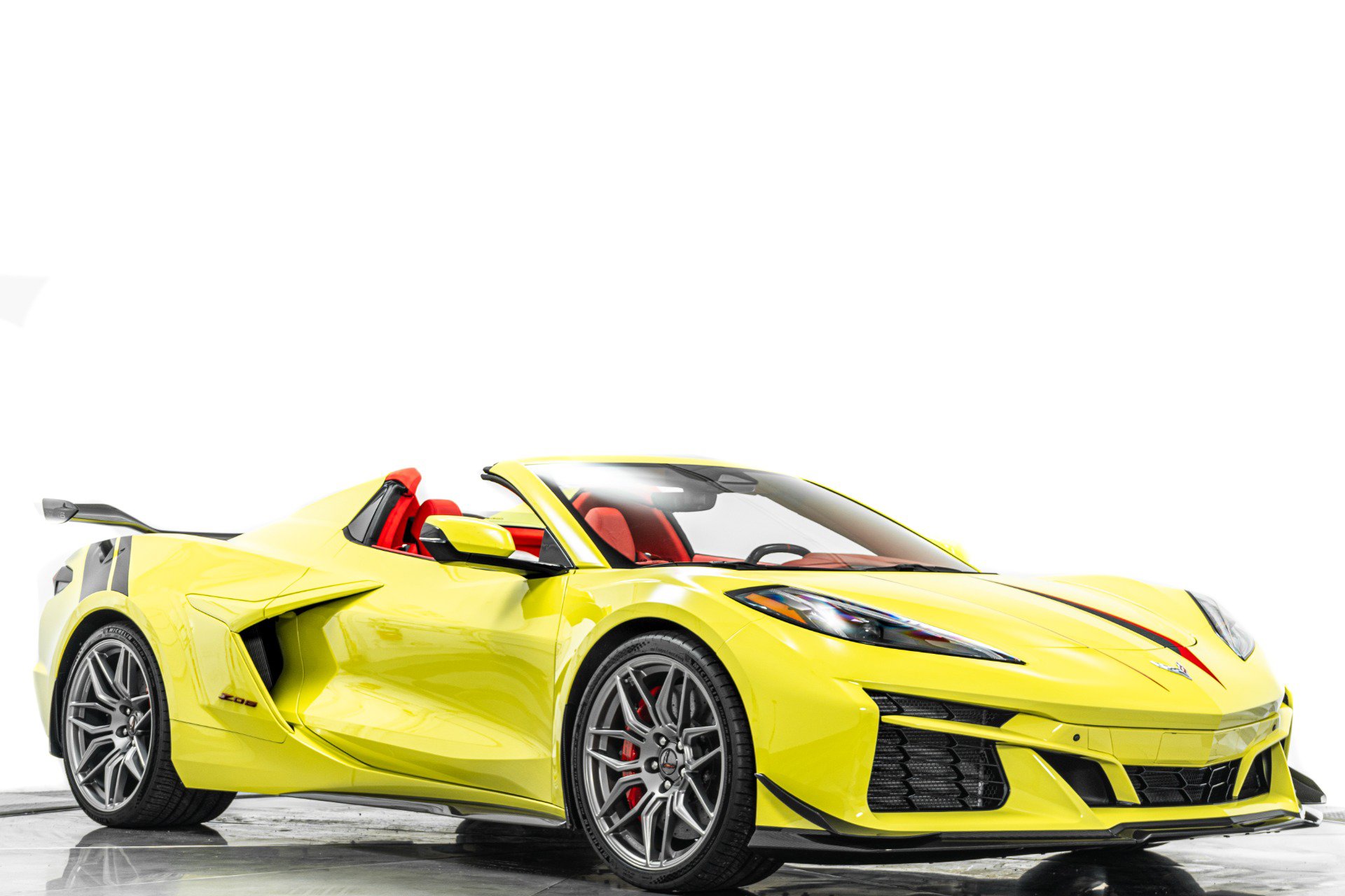 Used 2024 Chevrolet Corvette Z06 w/ Z07 Performance Package RWD image 33