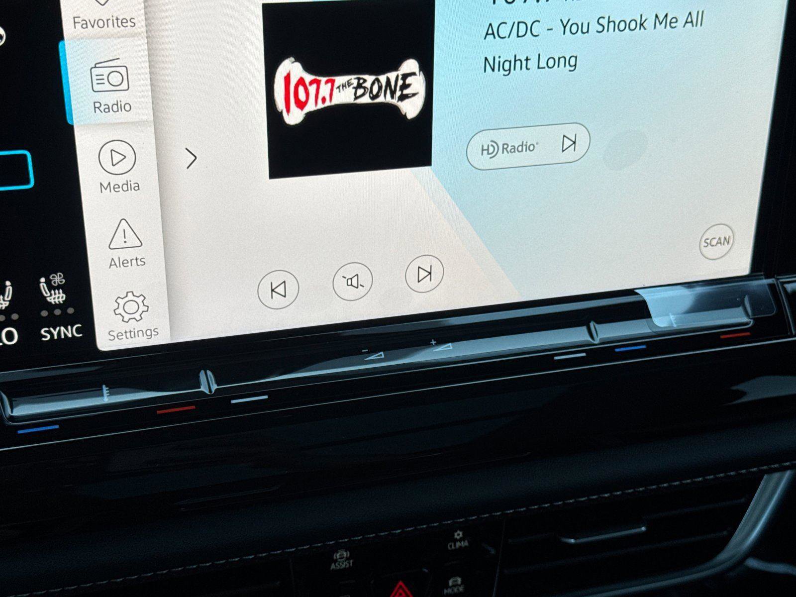 New 2026 Volkswagen Atlas Cross Sport SEL R-Line image 19