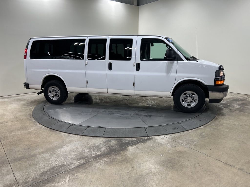 Used 2017 Chevrolet Express 3500 LT w/ LT Preferred Equipment Group image 4