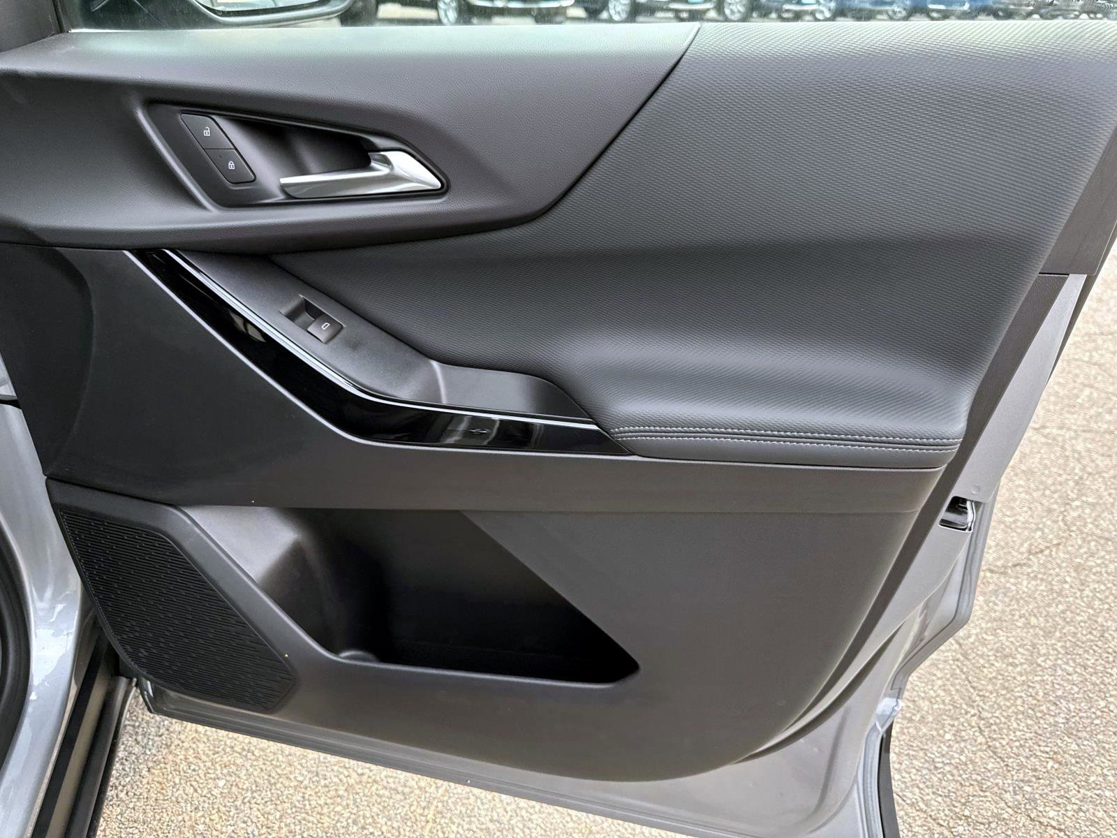 New 2026 Chevrolet Equinox LT w/ Convenience Package II image 8