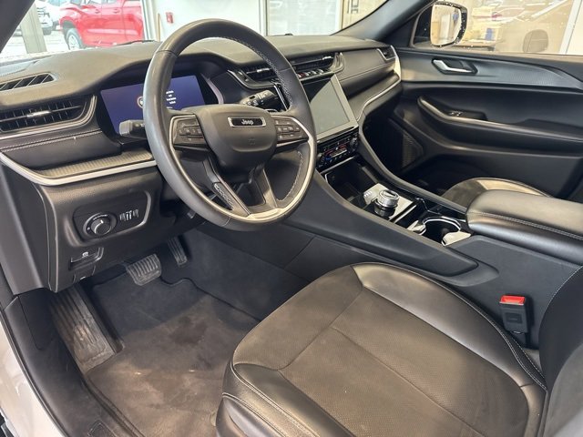 Used 2023 Jeep Grand Cherokee Altitude image 9