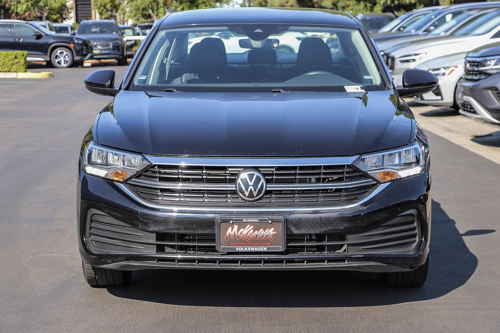 Used 2024 Volkswagen Jetta SE FWD image 2
