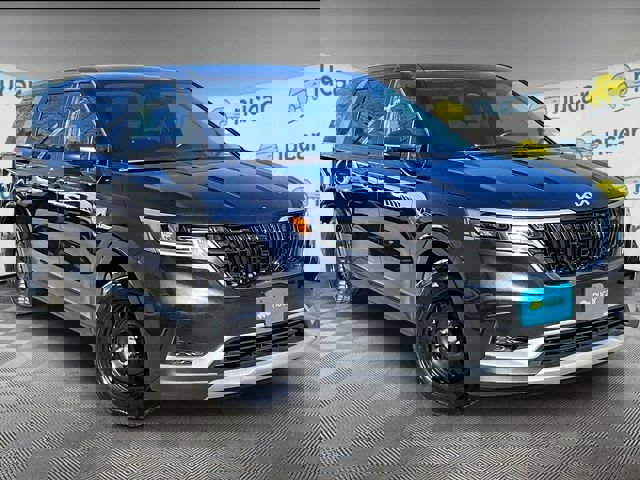 Used 2024 Kia Carnival LX image 1