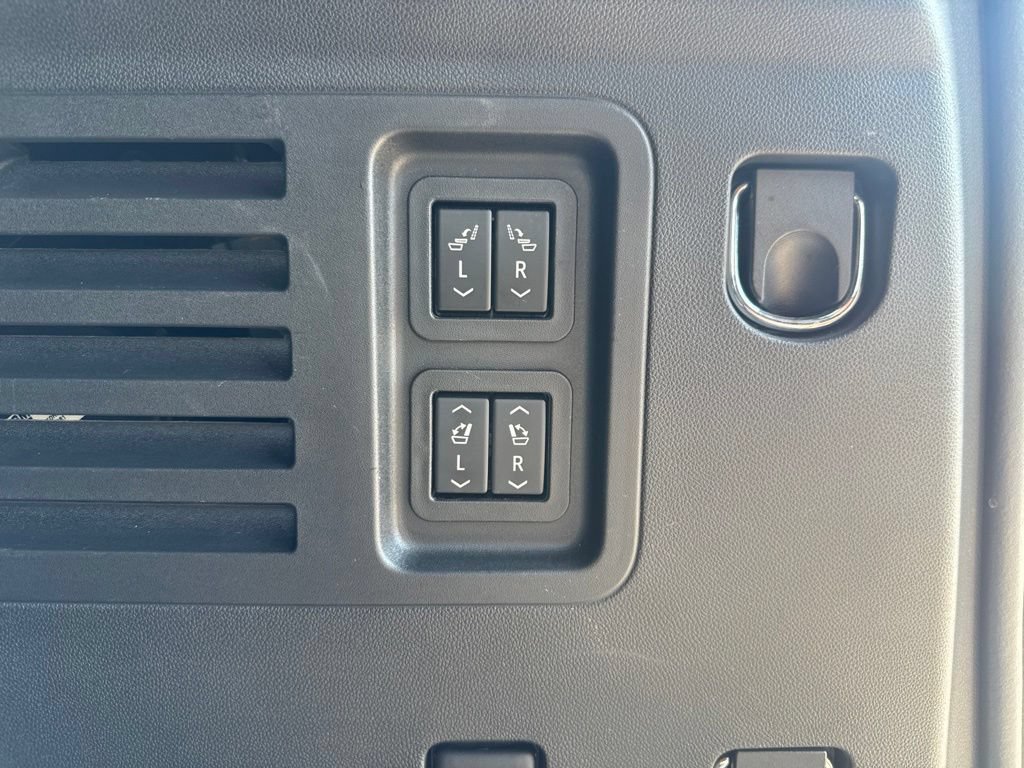 Used 2024 Chevrolet Traverse RS w/ LPO, Floor Liner Package AWD/4WD image 21