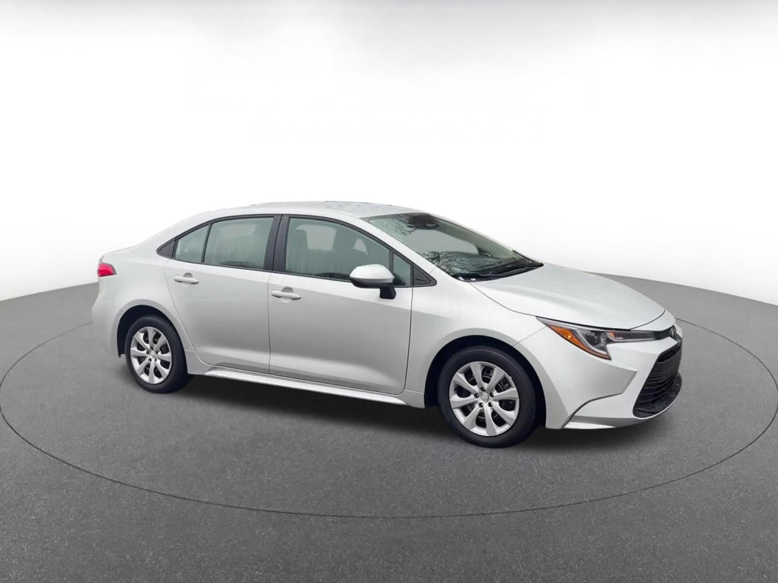 Used 2025 Toyota Corolla LE video 2