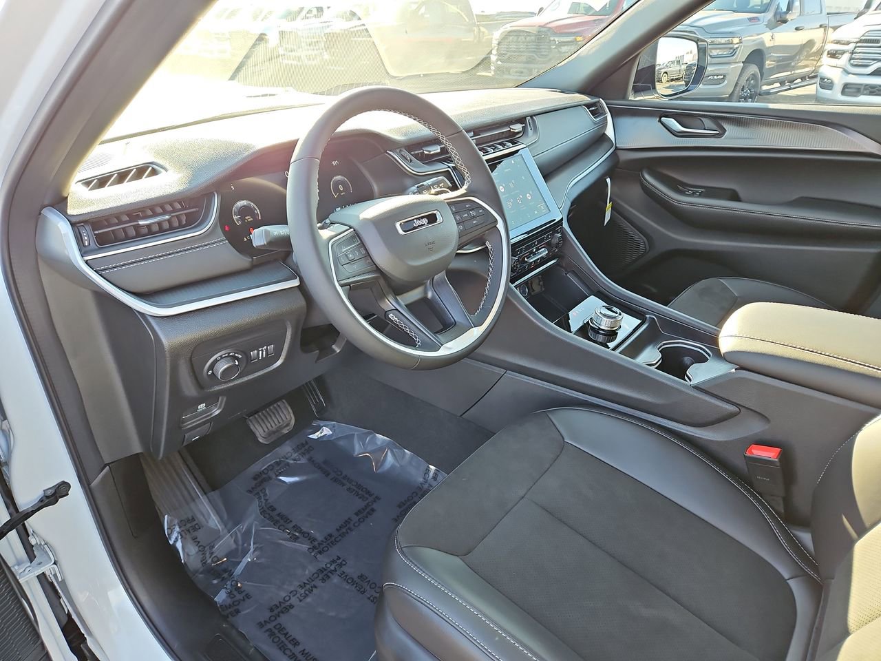 New 2025 Jeep Grand Cherokee L Altitude image 18