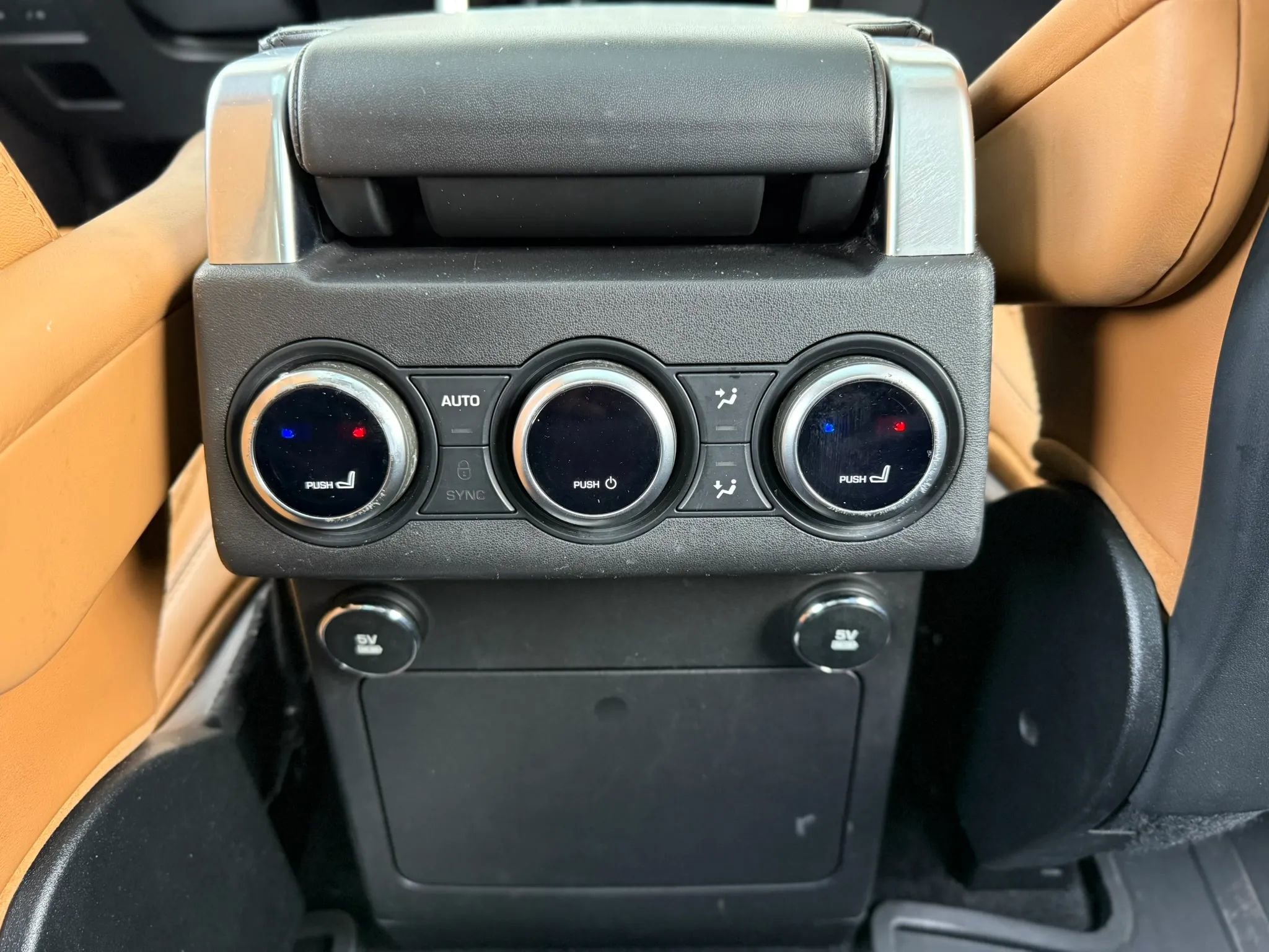 Used 2018 Land Rover Discovery HSE Luxury image 27