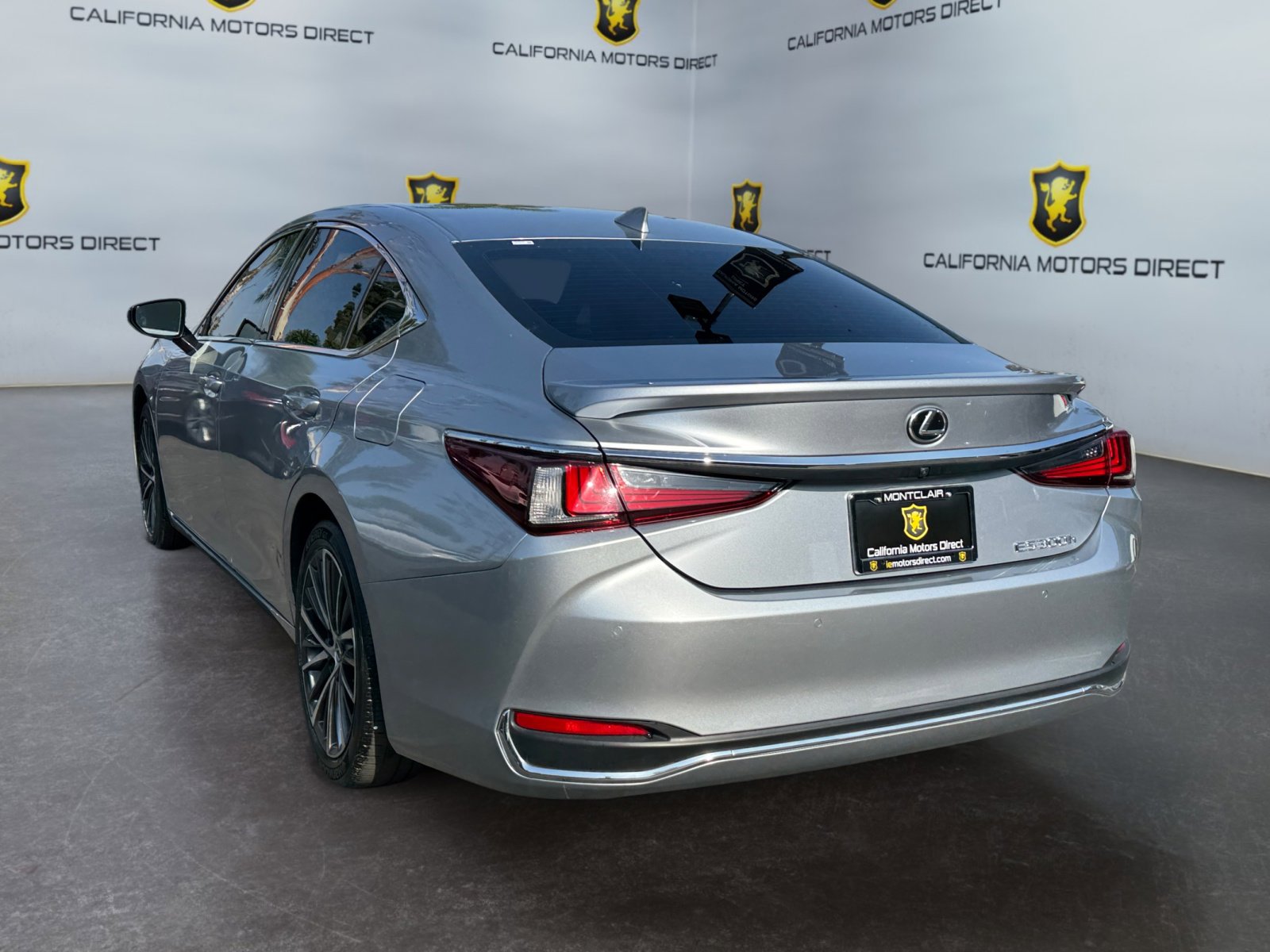 Used 2024 Lexus ES 300h w/ Premium Package FWD image 3