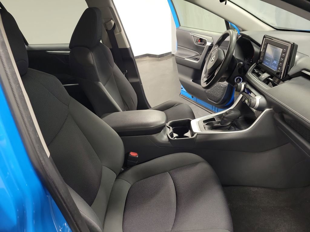 Used 2019 Toyota RAV4 LE w/ Carpet Mat Package image 22